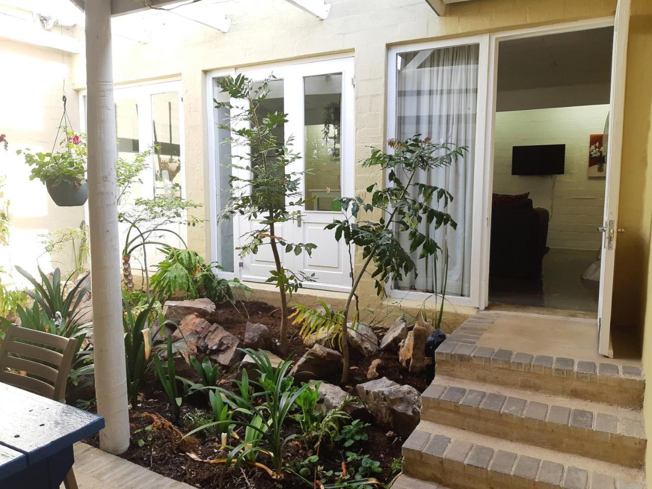 Hornbill House Self Catering Accommodation Hermanus Dış mekan fotoğraf
